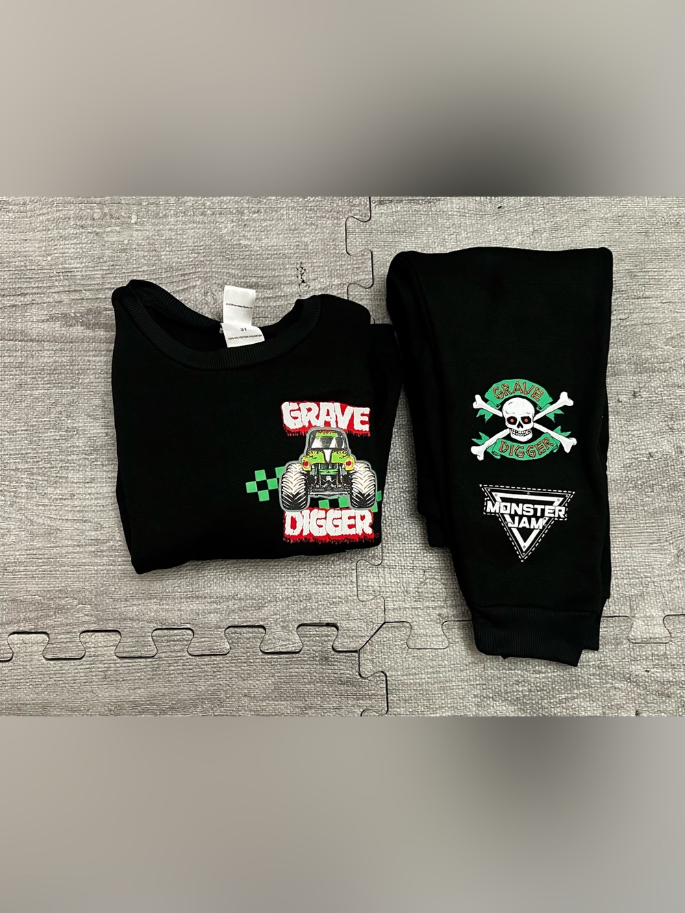 Monster Jam Boys 2-Piece Outfit Set Grave Digger Sweatshirt & Pants 3T